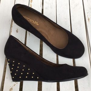 Aerosoles black suede wedges 10